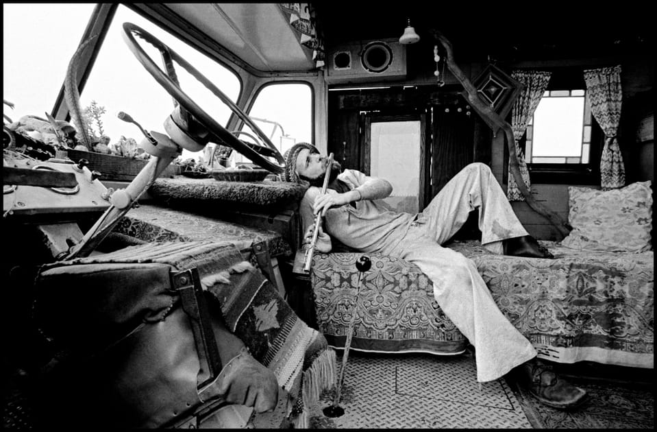 Aux c&ocirc;t&eacute;s des hippies