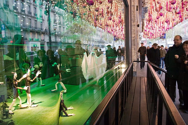 Vitrines fantôme au Printemps