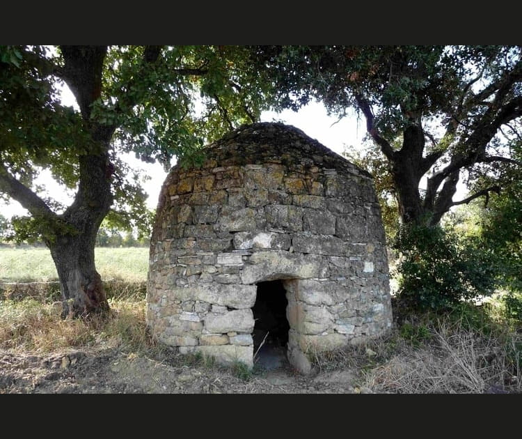 Une capitelle du Gard