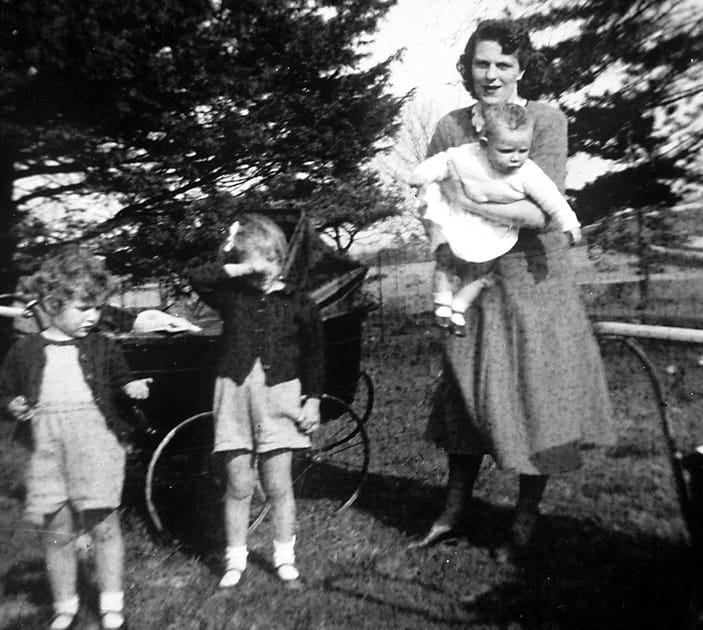 Une m&egrave;re aristocrate et un p&egrave;re ancien officier