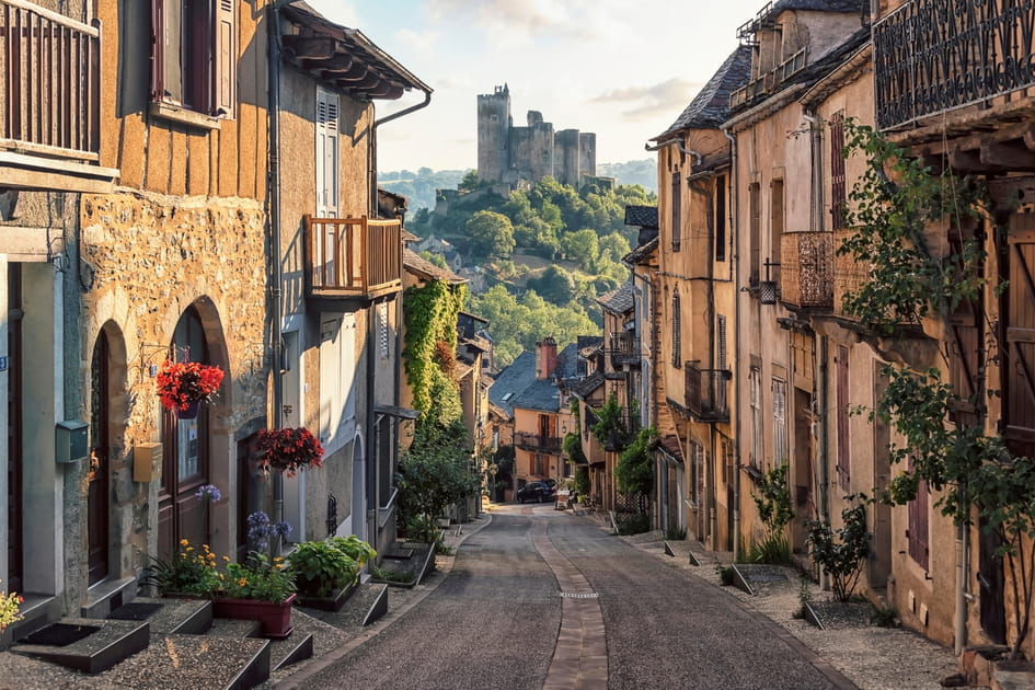 Najac, sublime village m&eacute;di&eacute;val de l'Aveyron perch&eacute; au-dessus du vide