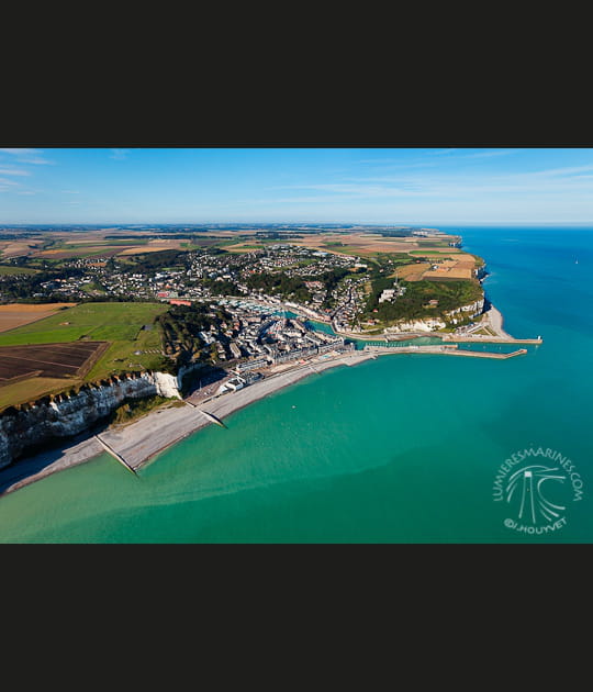 Saint-Val&eacute;ry-en-Caux sous le ciel bleu