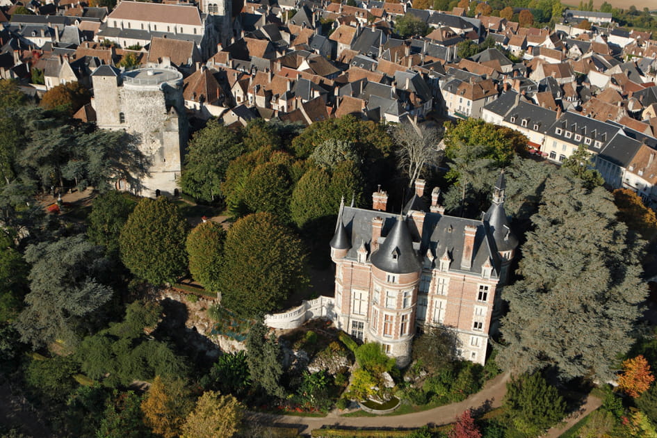 La tour des Fiefs et le parc du ch&acirc;teau