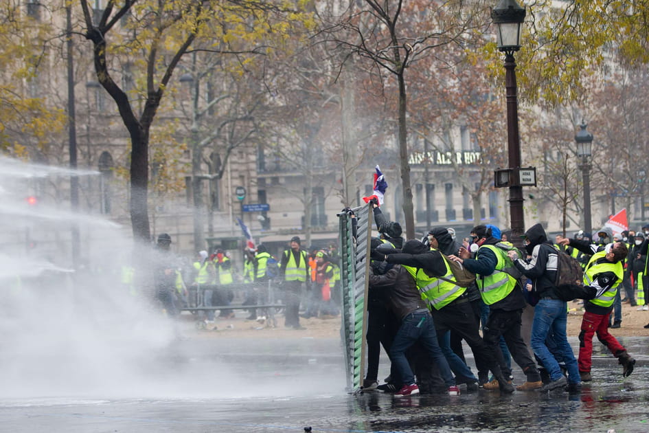 Gilets jaunes&nbsp;: les images choc &agrave; Paris
