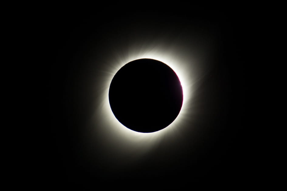 Vue de l'&eacute;clipse solaire totale depuis l'observatoire La Silla au Chili