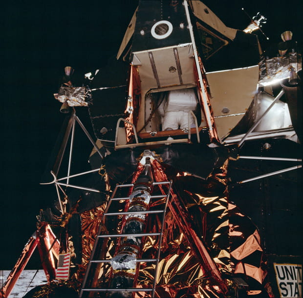 Apollo 11 : sortie du module lunaire