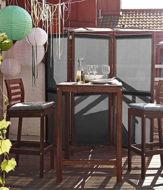 Mettre un paravent sur un balcon