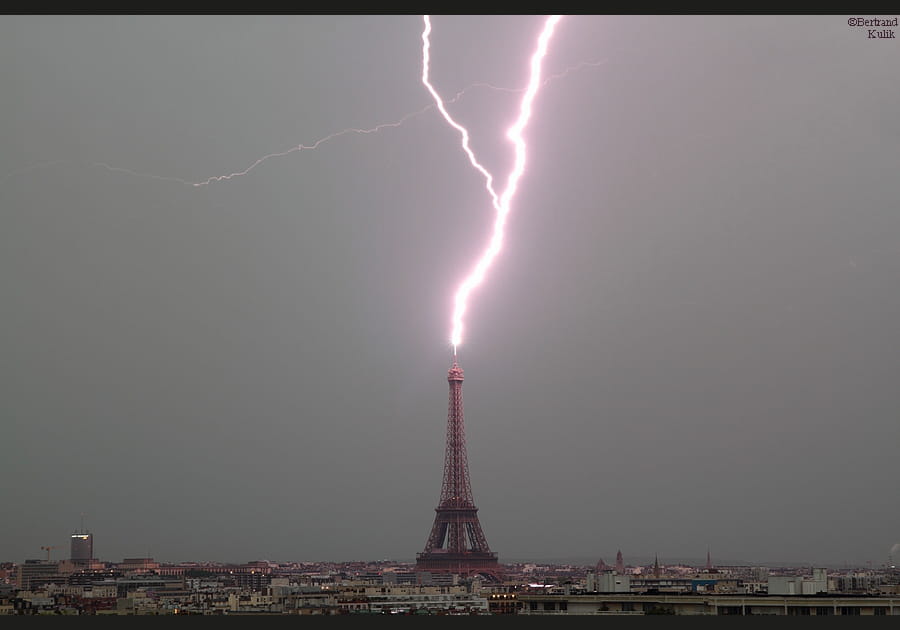 Coup de foudre sur la Dame de fer