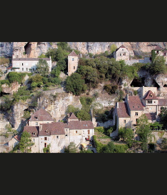 Un village &agrave; flanc de falaise
