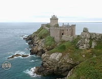 Les 100 lieux qu'il faut voir : Les Côtes-d'Armor, de la côte d'Emeraude à l'île de Bréhat