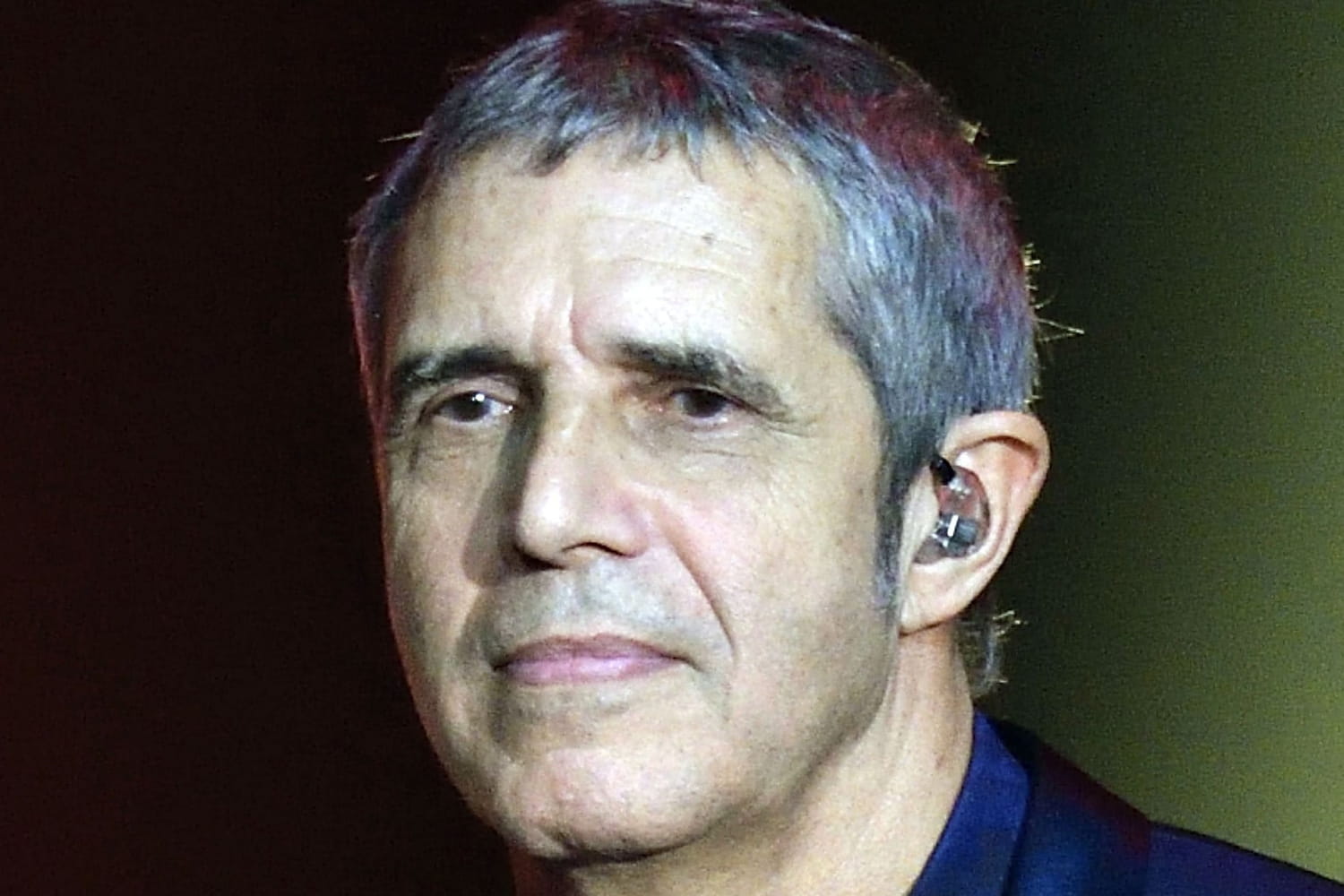 Julien Clerc : il révèle avoir été agressé au Parc des Princes