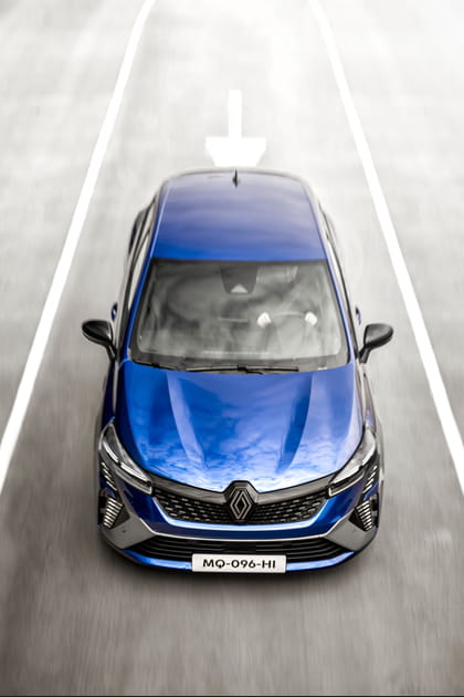 Regardez bien, cette Clio passe au bicolore