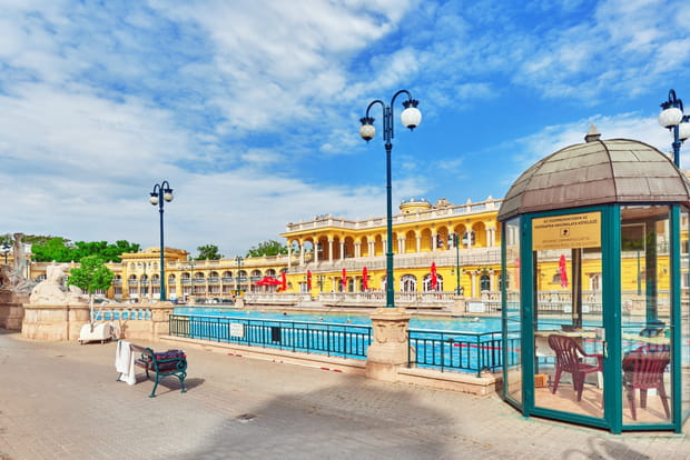 Buller dans les bains Széchenyi