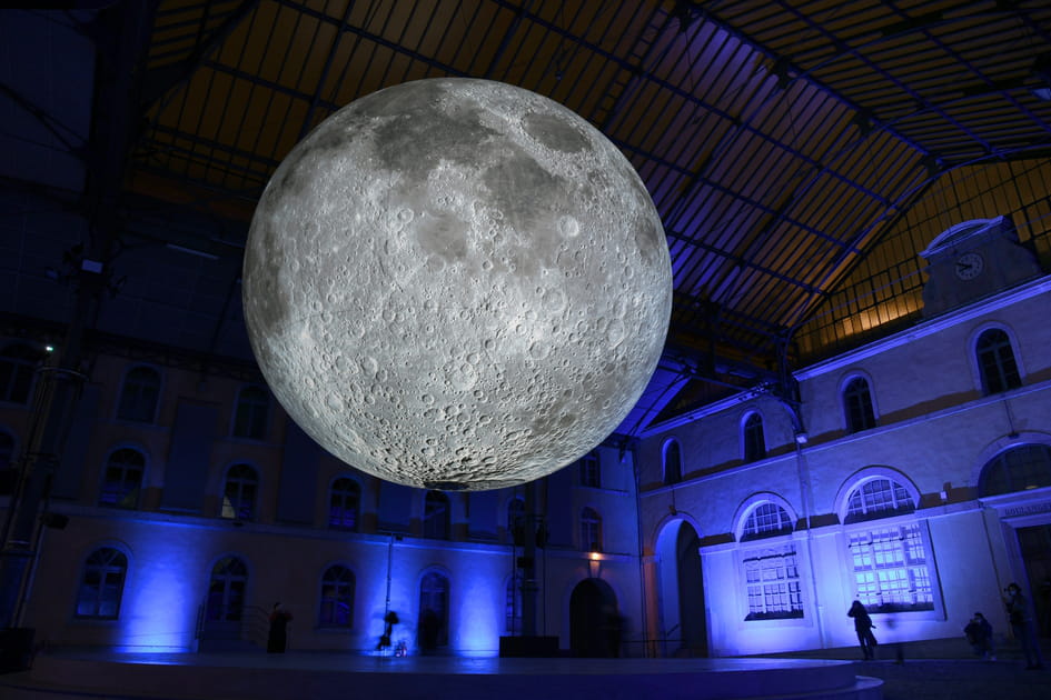 Museum of the Moon, Les SUBS