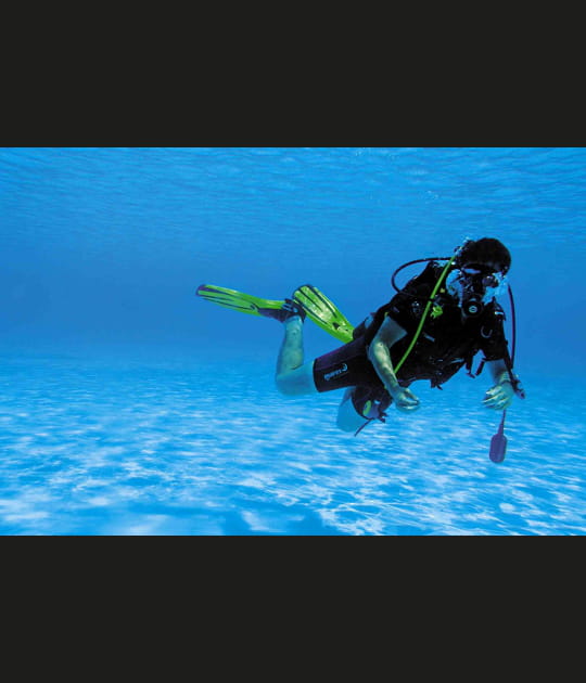 Dans l'eau cristalline, une visibilt&eacute; de 35&nbsp;m&egrave;tres