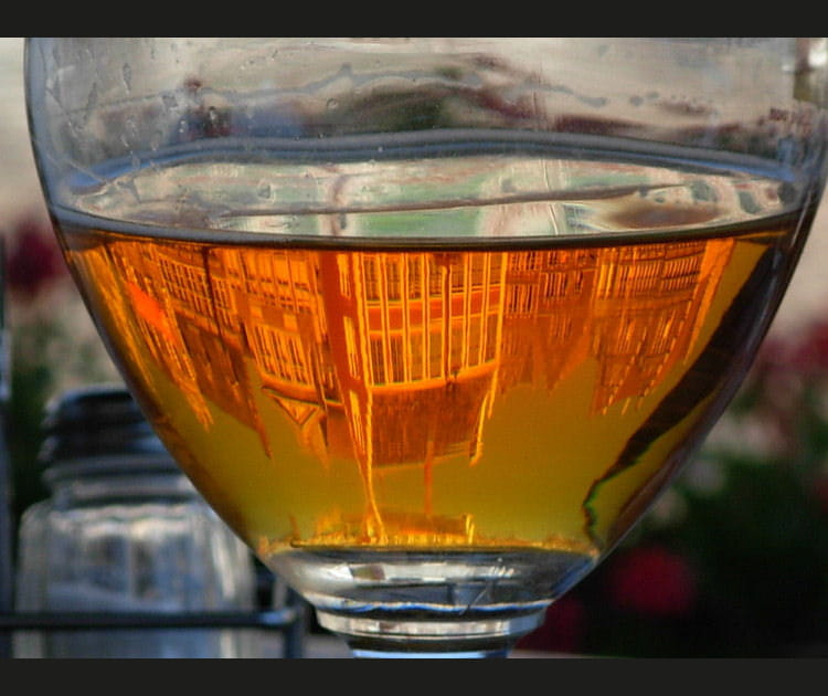 Dans un verre de bi&egrave;re