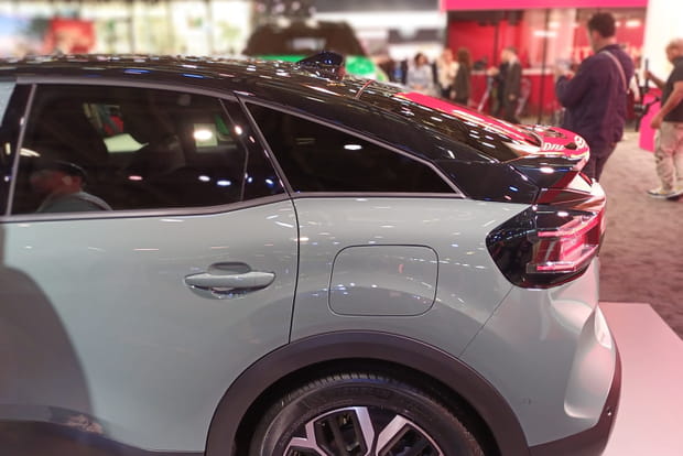 La nouvelle C4 fait les mêmes dimensions, son style coupé demeure