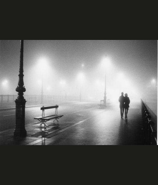 Promenade nocturne sur le pont