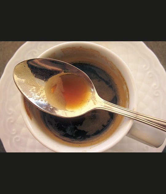 Un visage lunaire dans la cuill&egrave;re