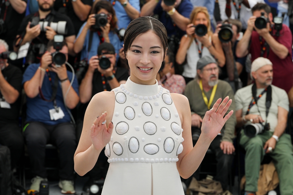 Bulles futuristes ou pustules pour Suzu Hirose &agrave; Cannes&nbsp;?