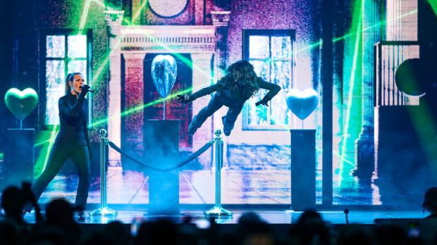 Nolwenn Leroy en très mauvaise posture lors d'une cascade dans les Enfoirés