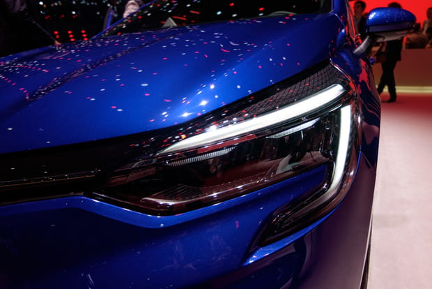 Zoom sur les feux LED à l'avant