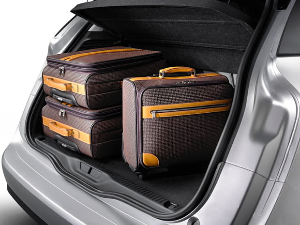 Un large volume de coffre