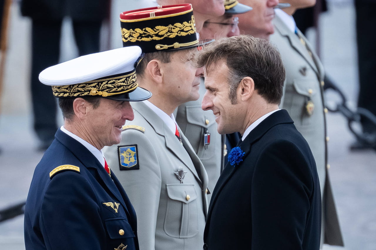 Nouveau service militaire : Macron pense à une formule modernisée, la question de la rémunération à l'étude