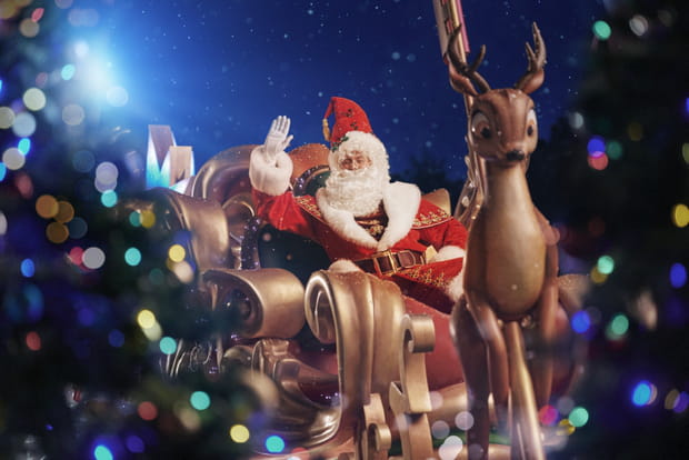 Visite surprise du Père Noël à Disneyland Paris