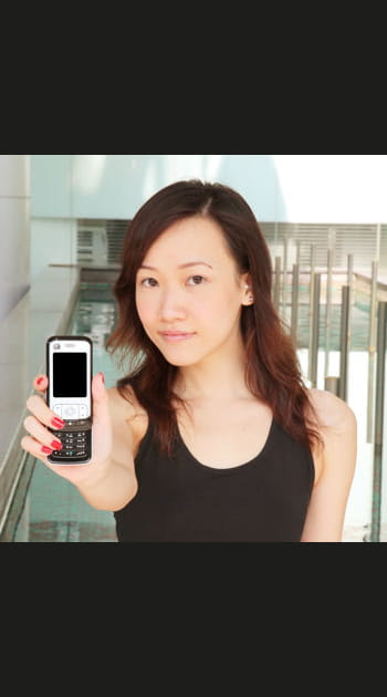 Les femmes accros au t&eacute;l&eacute;phone