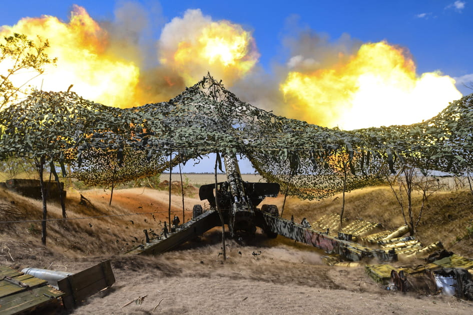 1&nbsp;an de la guerre en Ukraine&nbsp;: tir d'obusier russe