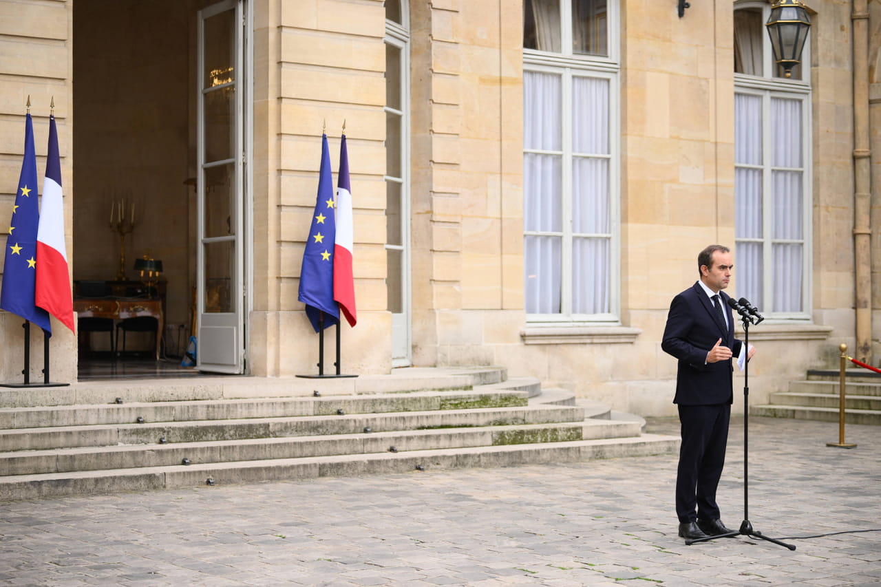 Nouveau gouvernement : Lecornu parle à nouveau, l'option du Premier ministre de gauche se précise