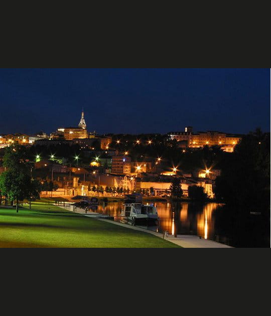 Angoul&ecirc;me vue de nuit