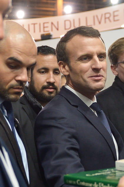 Quand Macron ass&egrave;ne &quot;un crochet&quot; &agrave; un policier