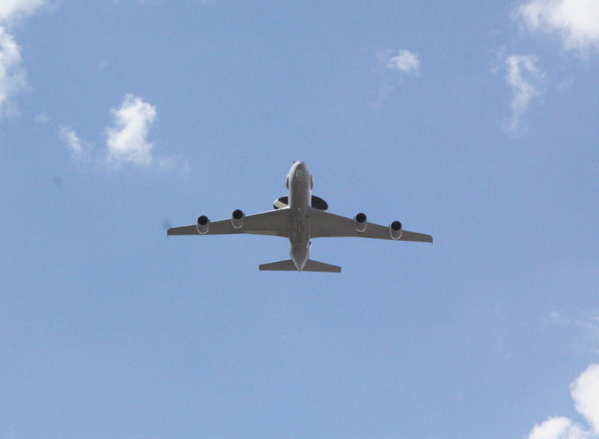 La police du ciel et son avion radar E-3F AWACS