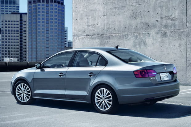 Arrière : une parenté évidente avec l'Audi A4