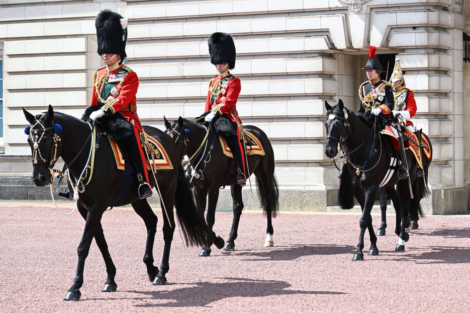 Le Prince Charles et William &agrave; cheval