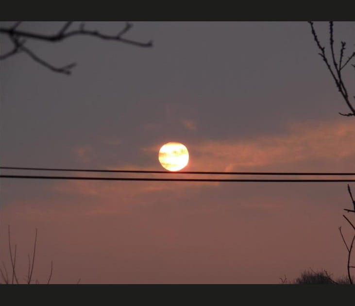 Le soleil joue au funambule