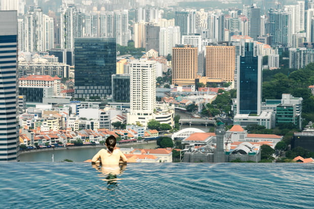 La piscine à débordement de l'hôtel Marina Bay Sands à Singapour