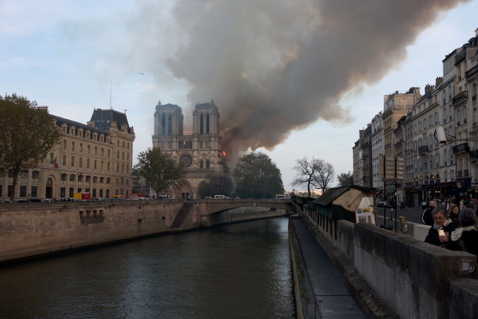 Les images de Notre-Dame de Paris en proie aux flammes