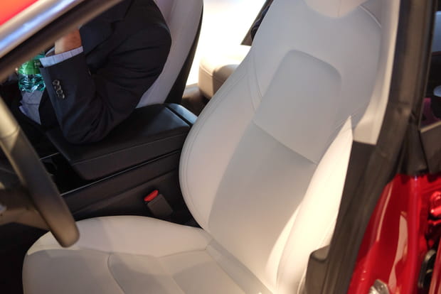 Une sellerie en cuir blanc