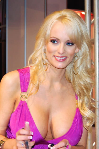 Elle a &eacute;t&eacute; humili&eacute;e par Stormy Daniels (2/2)