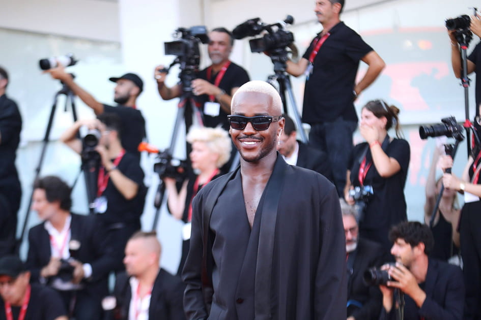 Ncuti Gatwa sur le tapis rouge de la Mostra de Venise