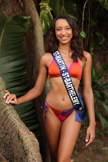 Miss St-Martin-St-Barthélémy mise sur le maillot deux-pièces coloré