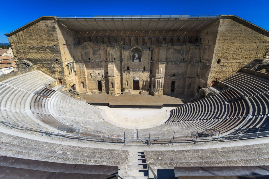 Orange&nbsp;: son Arc de Triomphe, son th&eacute;&acirc;tre antique et ses abords