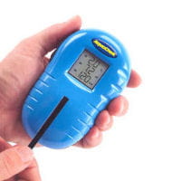 les testeurs électroniques permettent d'analyser l'eau d'un simple geste.