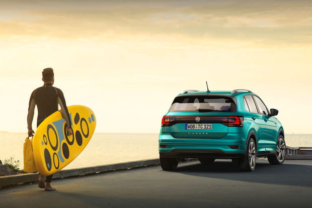 Caser une planche de surf dans le T-Cross, c'est possible