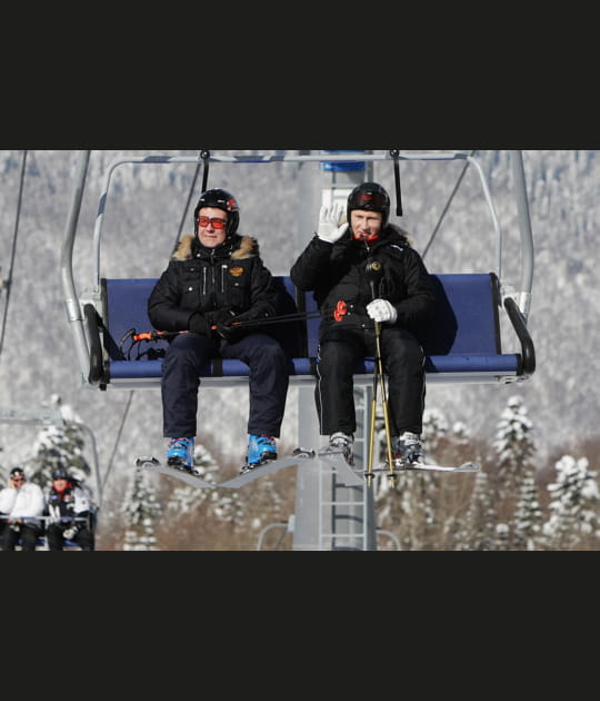 Poutine et Medvedev en haut des pistes