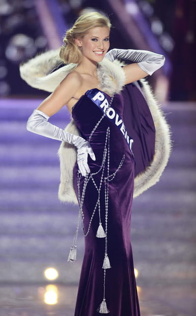 Miss Provence tombe la cape