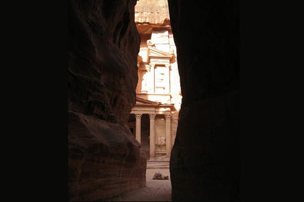 Une entrée très discrète